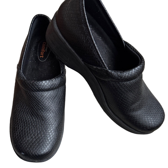SafeStep Comfort Shoes - Women's Black Slip-On Shoes